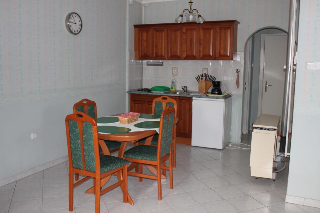 Orwa Apartmanok - Fenyofa Koez Залакарош Номер фото